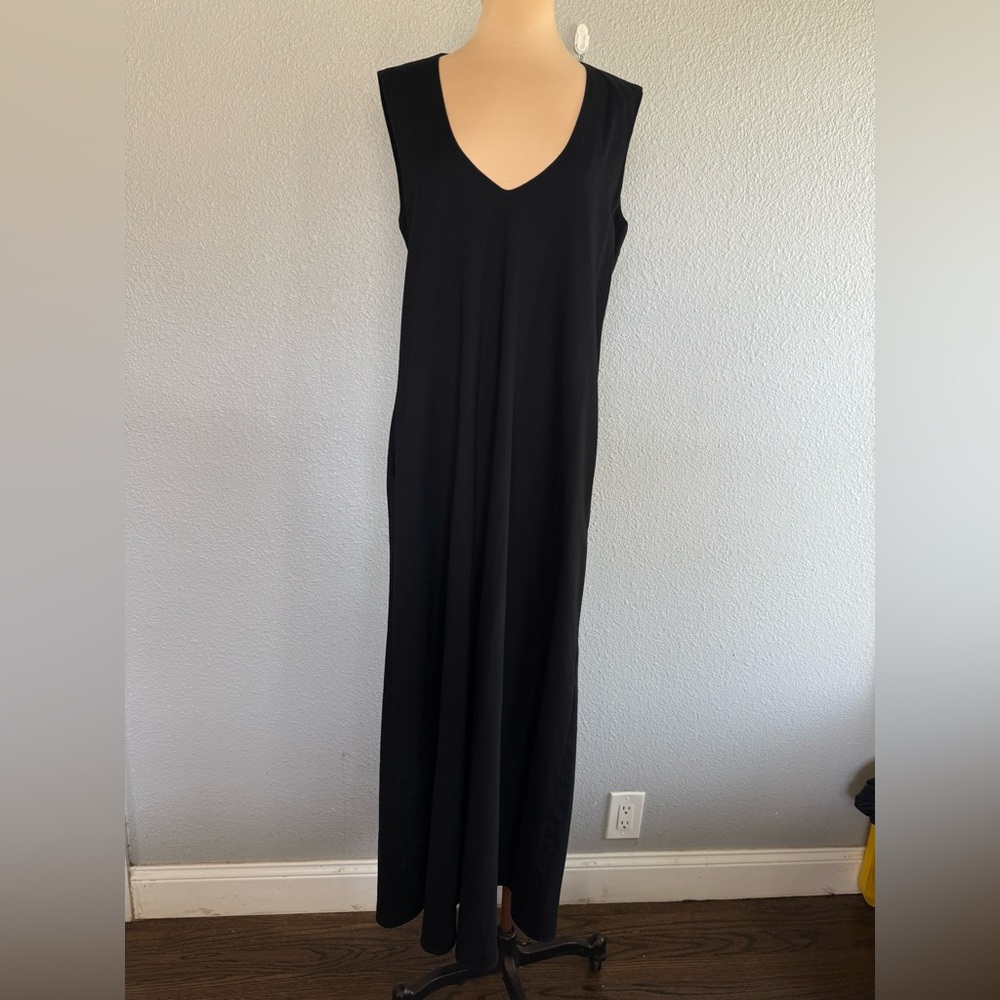 NWT McCullough V-Neck Maxi Dress Size Medium  Minimalist